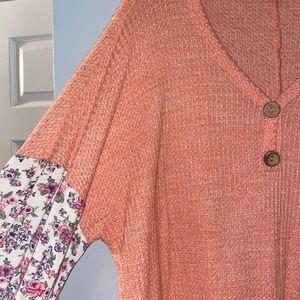 Plus size balloon sleeve floral top